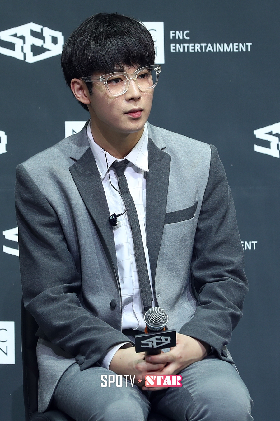 [포토S] SF9 다원, '나홀로 안경 끼고 스타일리시하게'