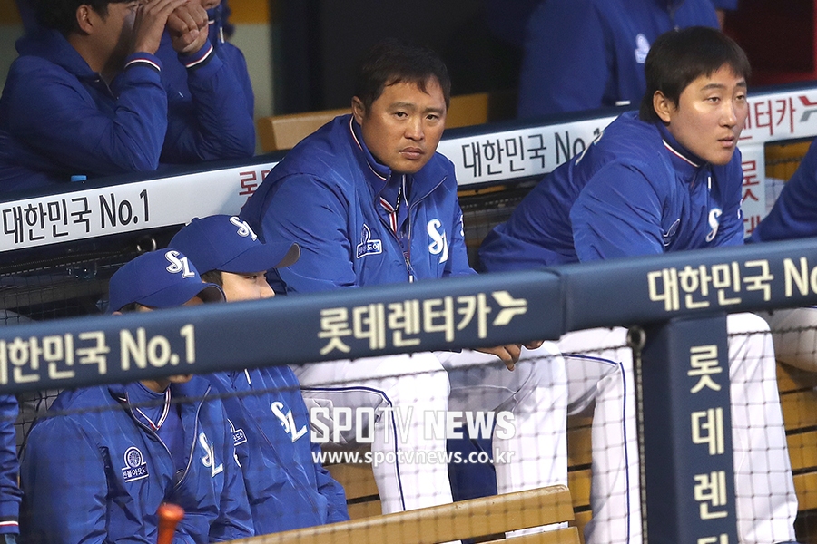 [포토S] 경기 지켜보는 박한이