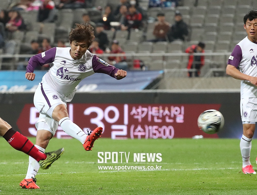 [포토S] FC안양 김민균, '제발 들어가라!'