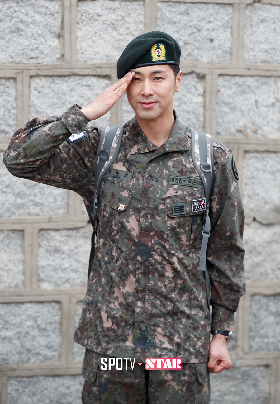 [포토S] '병장 정윤호 제대를 신고합니다'
