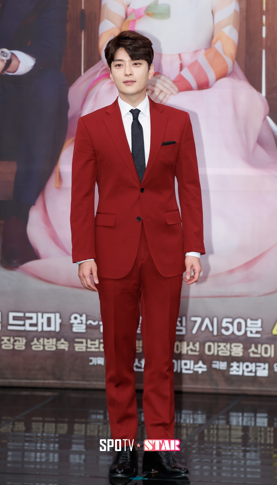 [포토S] 장승조, 멋진 레드 슈트
