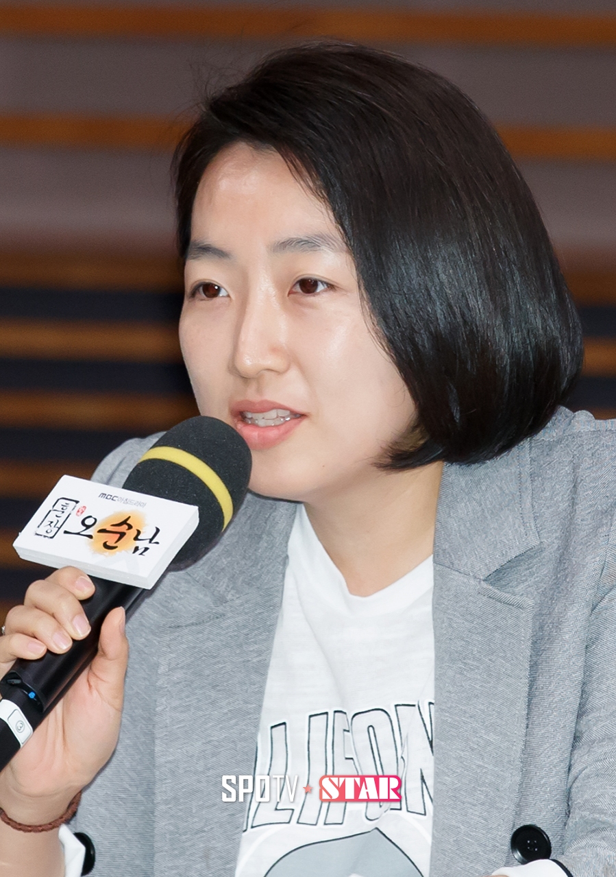 [포토S] 인사하는 최은경 PD