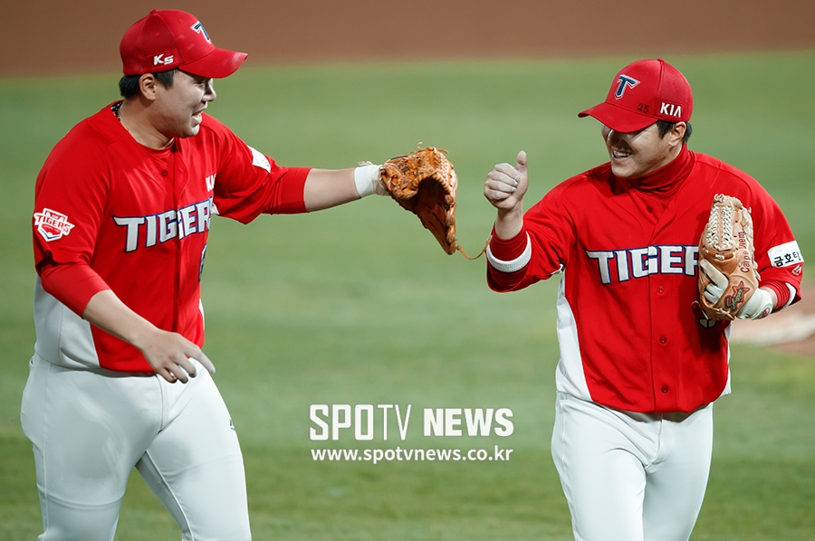 [포토S] 안치홍-김선빈, 최고의 호흡
