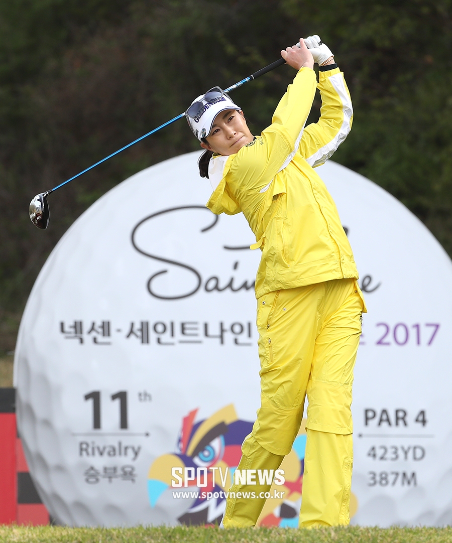 [포토S] 안시현, 새벽 찬 공기에 강한 티샷
