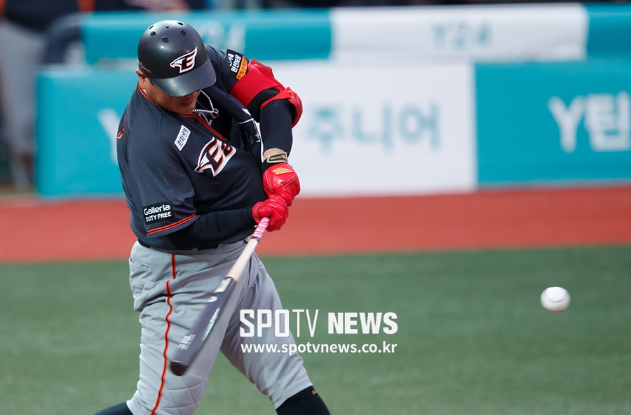 [포토S] 김태균, '대기록은 홈런으로'