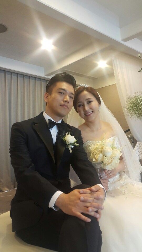 [이슈S] 소찬휘-로이, 주례-축가 없는 결혼식 "잘 살겠다"