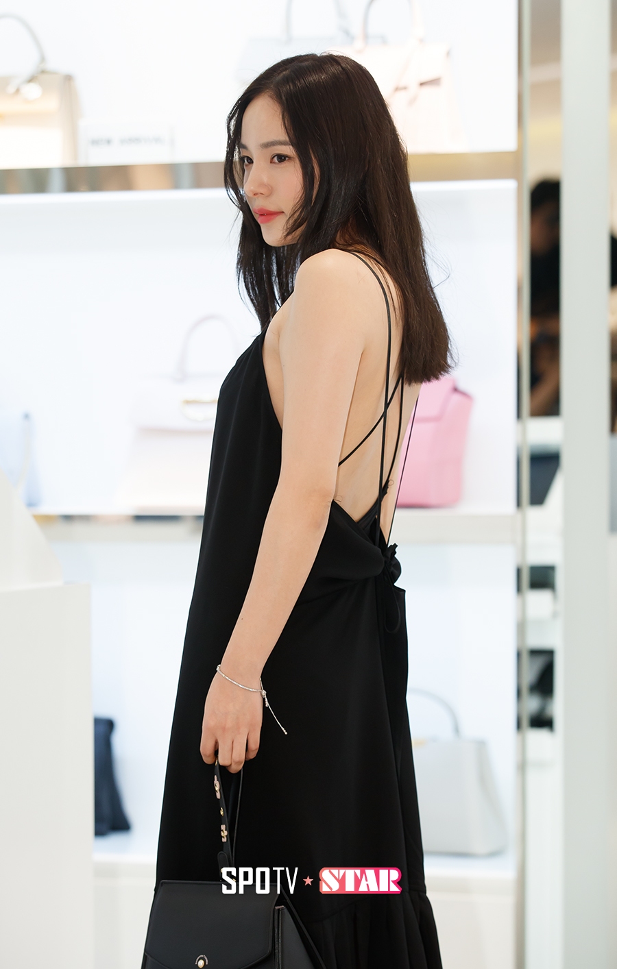 [포토S] 민효린 노출에 취재진 술렁