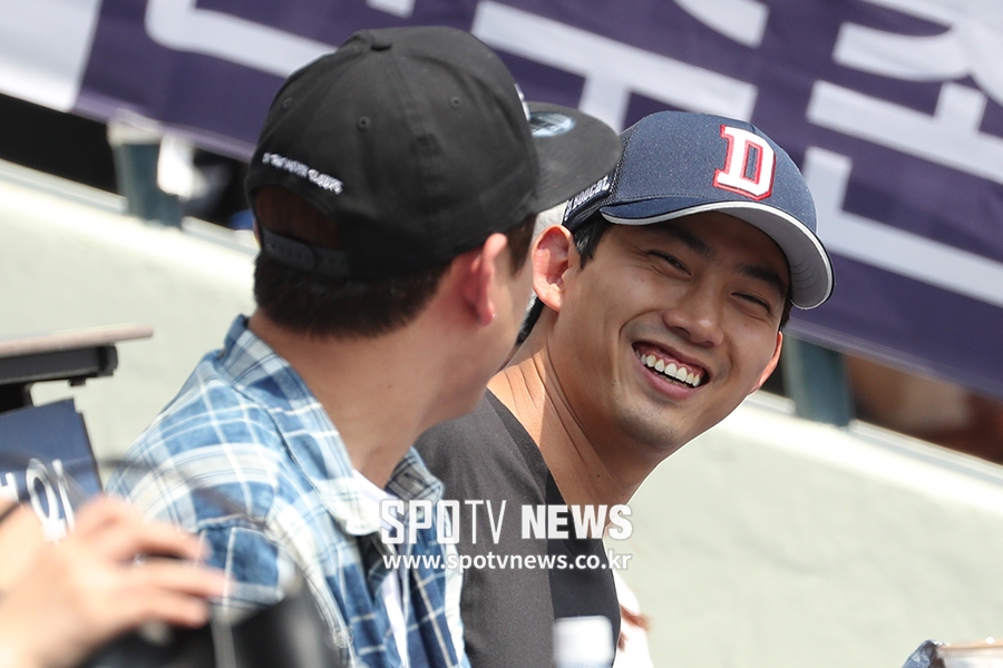 [포토S] 옥택연, '은퇴하는 성흔이 형 보러 왔어요'