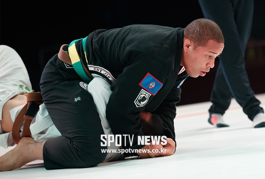 [포토S] 스파이더 BJJ 챔피언십 켈리 만글로나, '상위 포지션은 내꺼야'