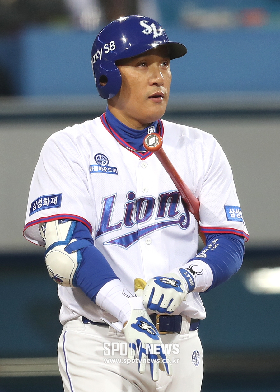 삼성 이승엽, KBO 리그 최초 450홈런에 -3개