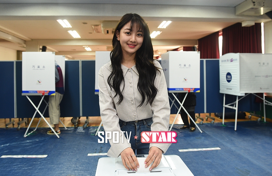 [포토S] 트와이스 지효, 대통령 선거 소중한 한 표