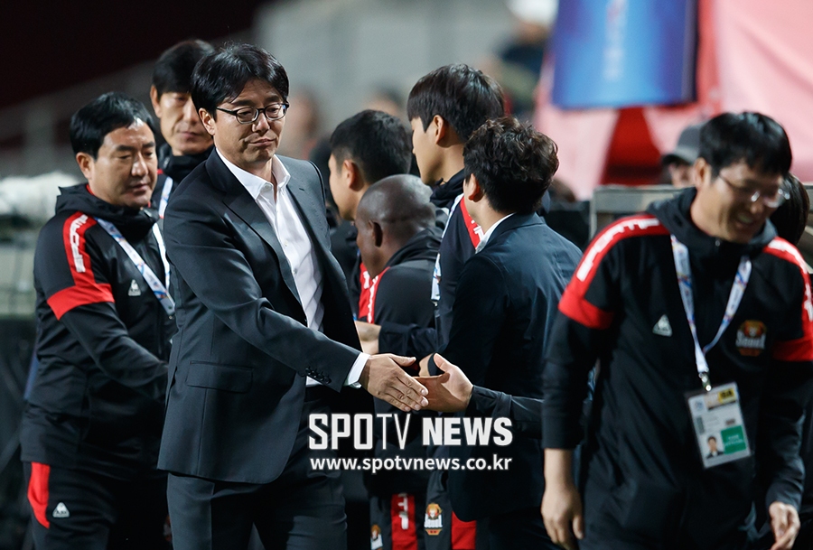 [포토S] 황선홍 감독, 승리에도 어두운 표정