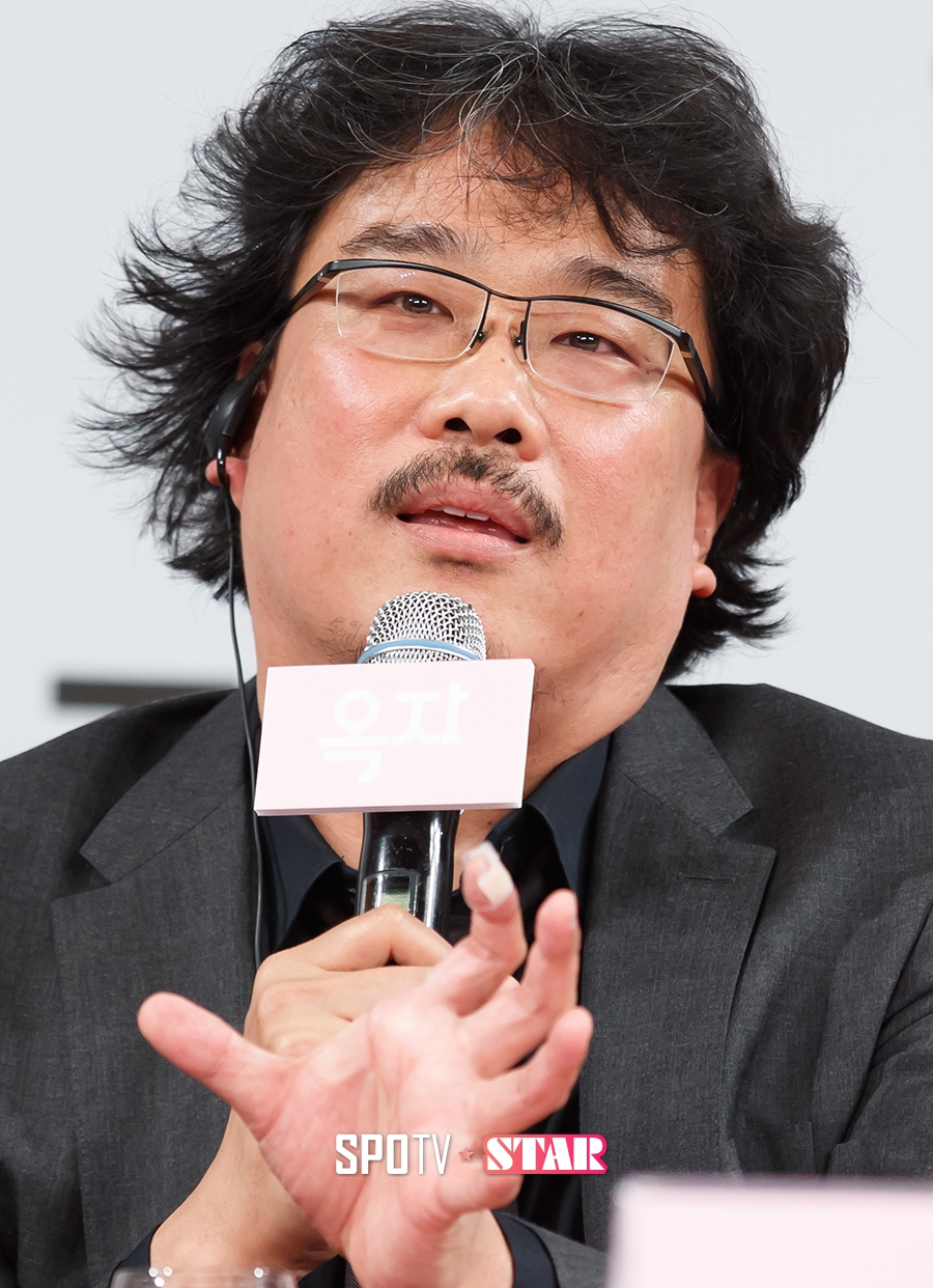[포토S] 봉준호 감독, "아쉽게 필름으로 찍지 못했다"