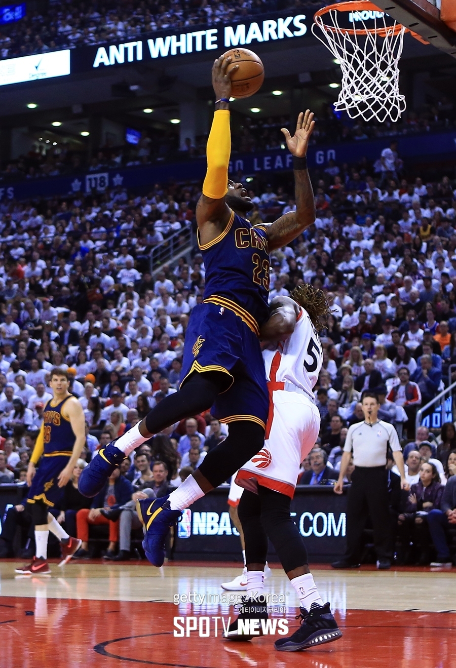 [NBA 콘퍼런스 파이널] '르브론-러브 70점 합작' CLE, BOS에 기선 제압 성공(영상)