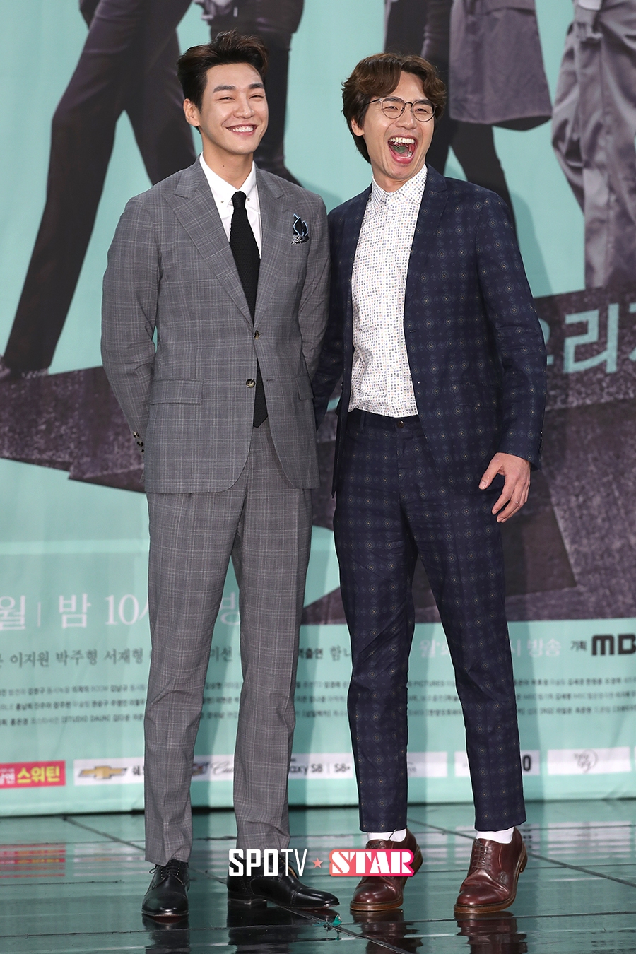 [포토S] 김태훈, 까치발로 김영광 따라잡기