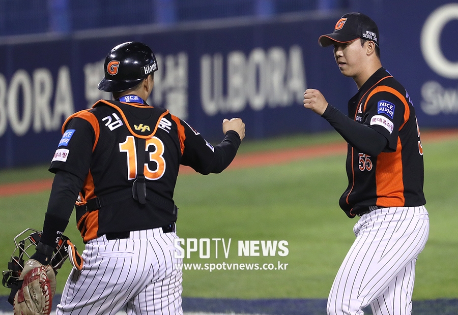 [포토S] 실점 위기 막은 김유영