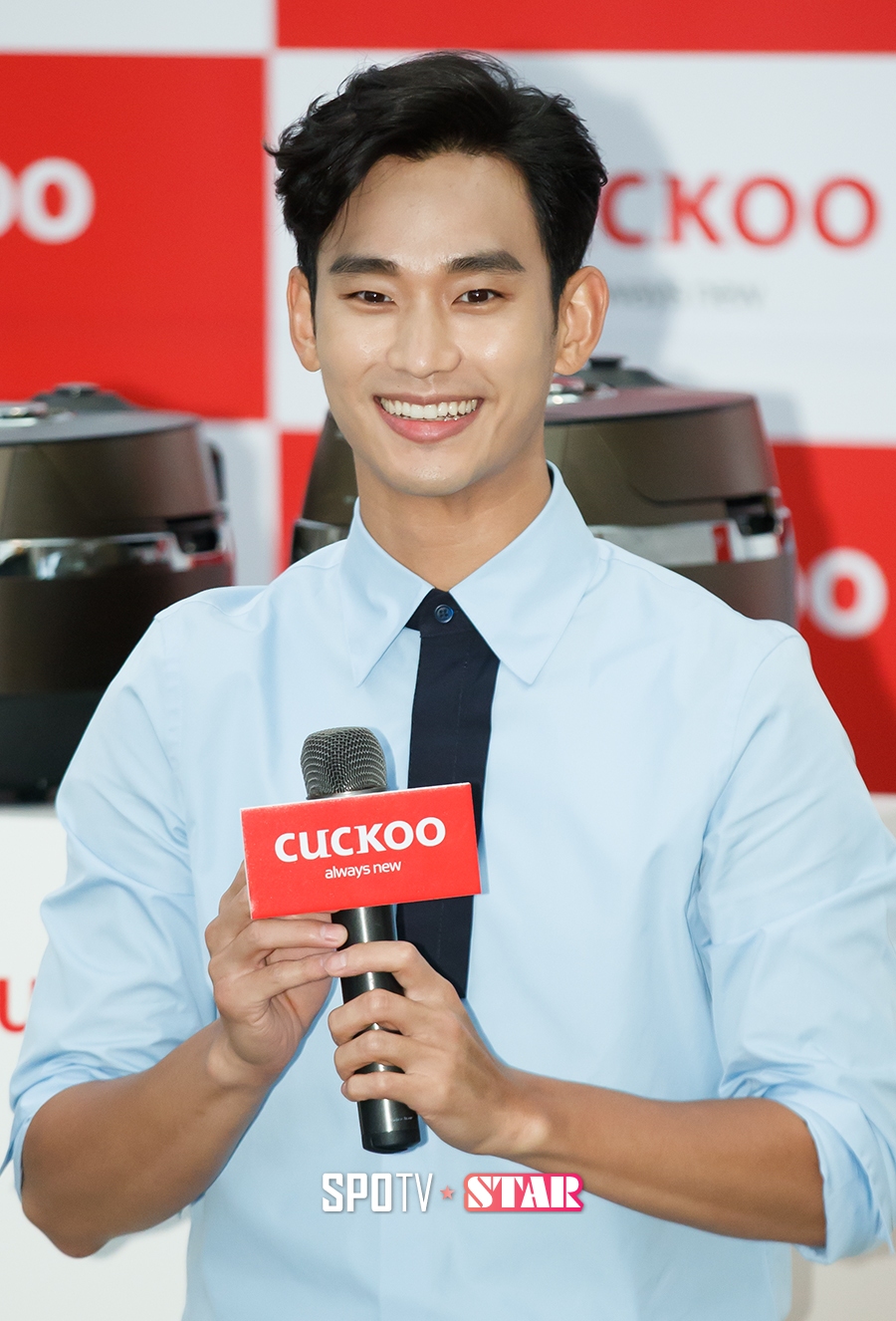 [포토S] 미소 지으며 인사하는 김수현