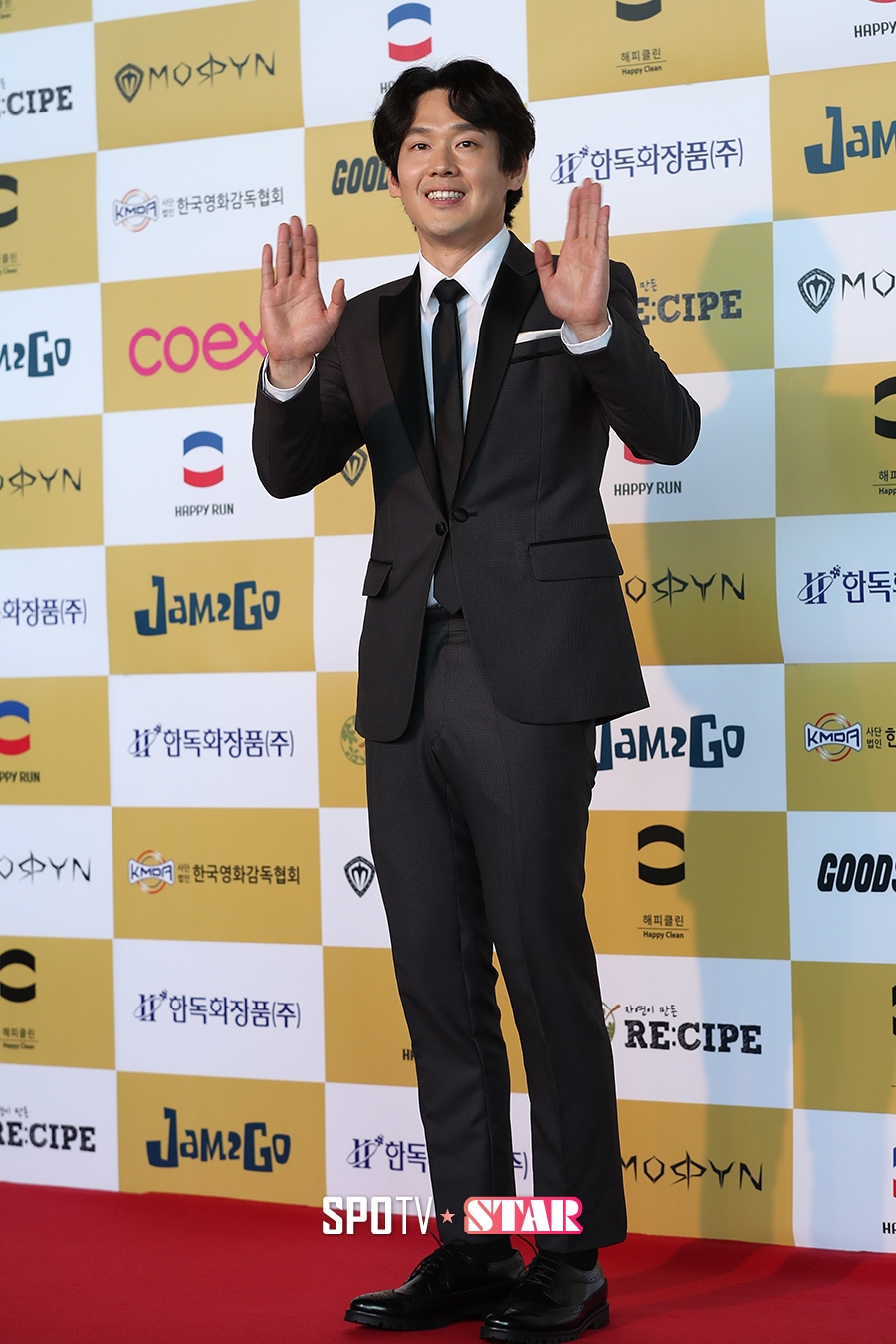 [포토S] 박종환, '해맑은 손인사'