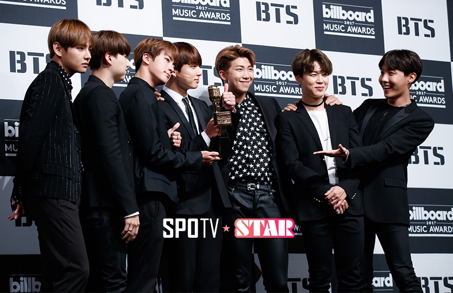 [포토S] 방탄소년단, 꿈만 같은 그래미 트로피 들고