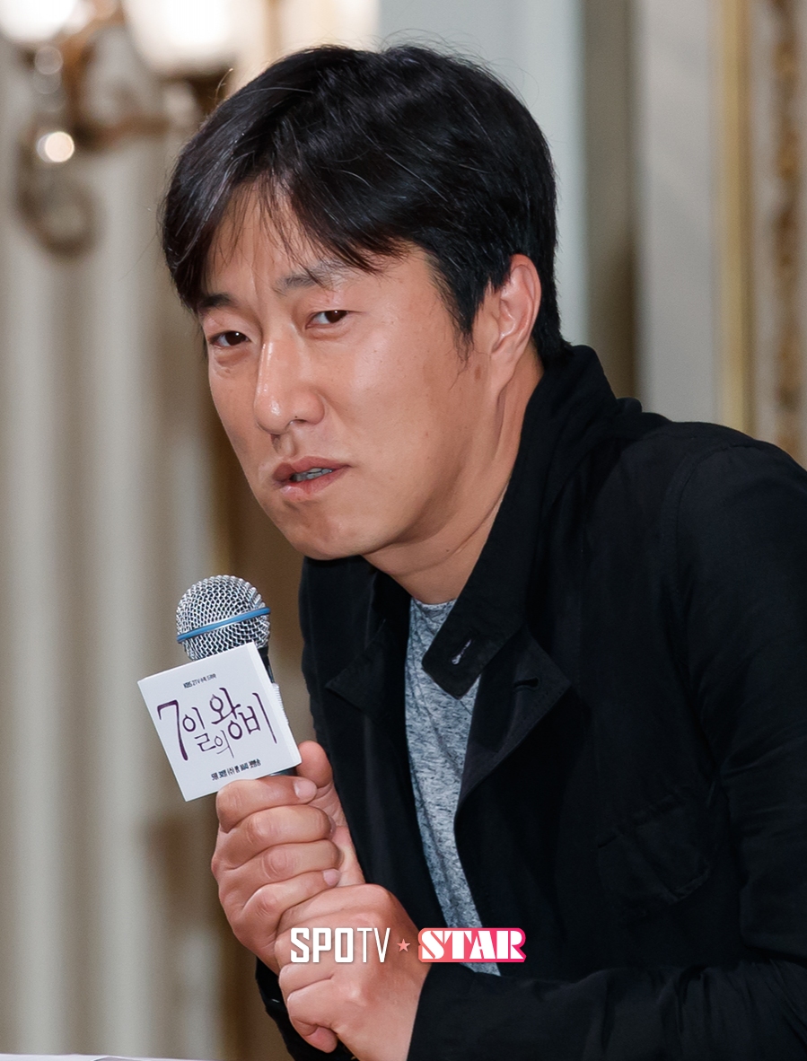 [포토S] 인사하는 이정섭 PD