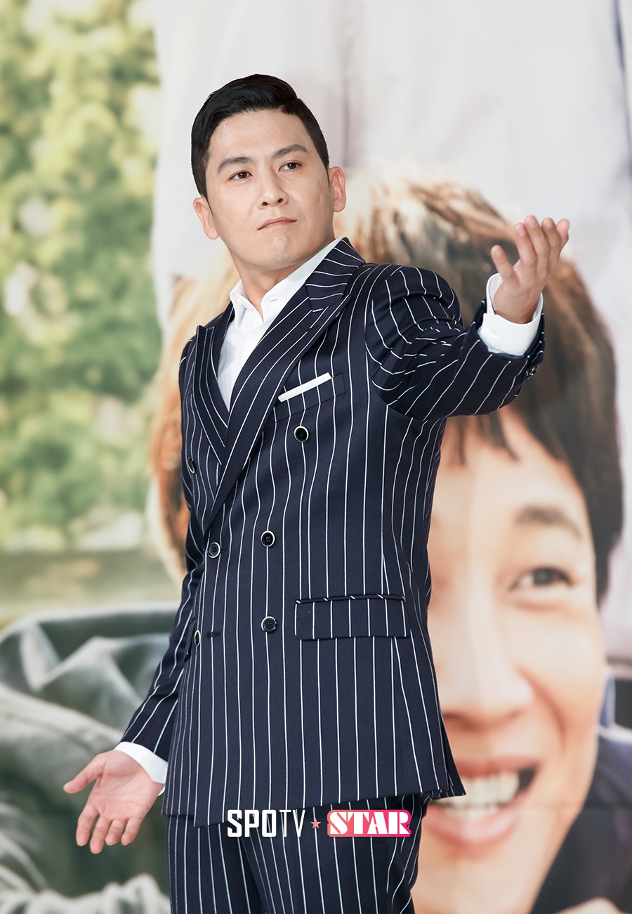 [포토S] 홍경민, '오늘은 거만하게'