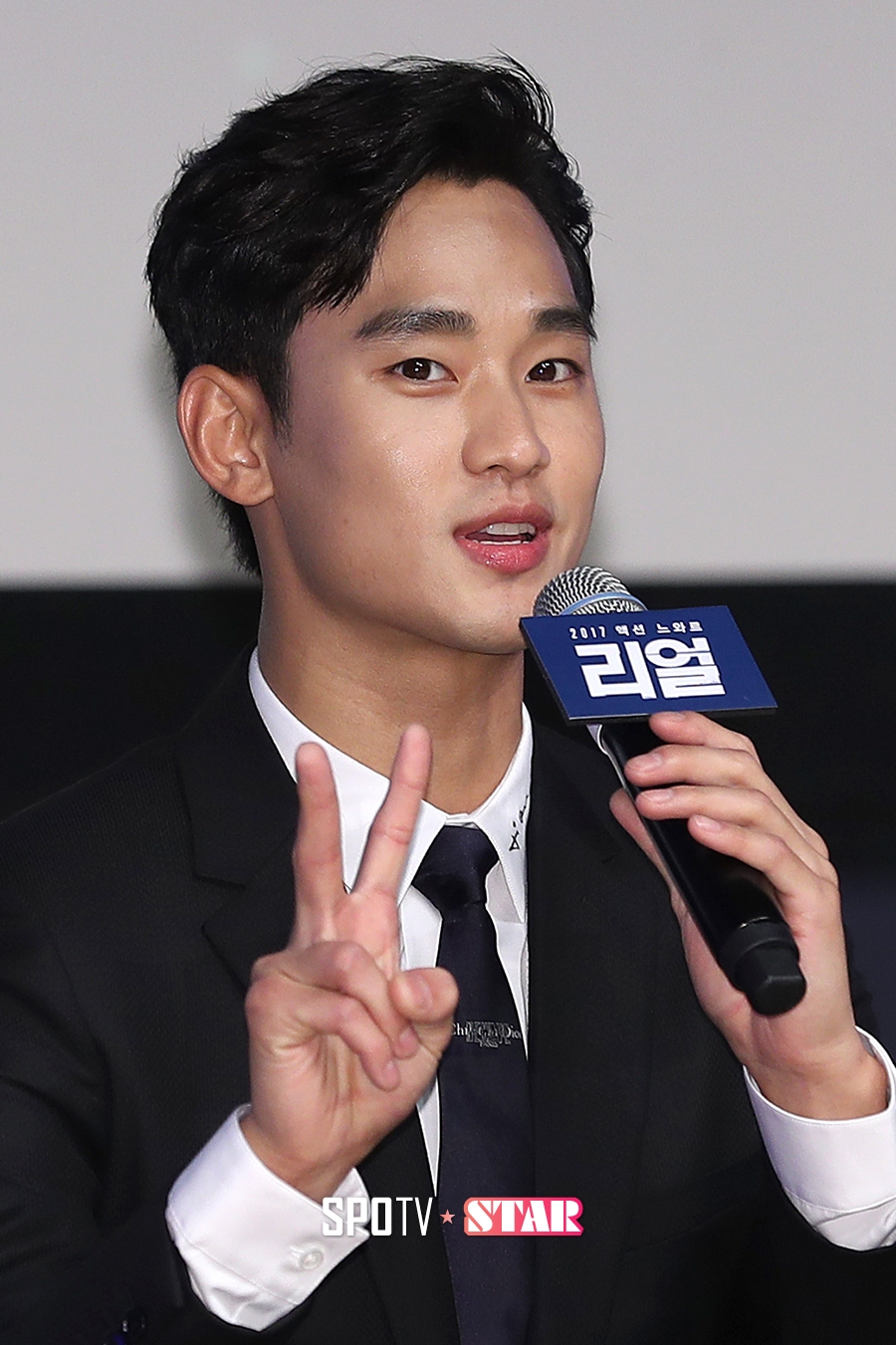 [포토S] 김수현, "1인 2역을 맡았습니다!"