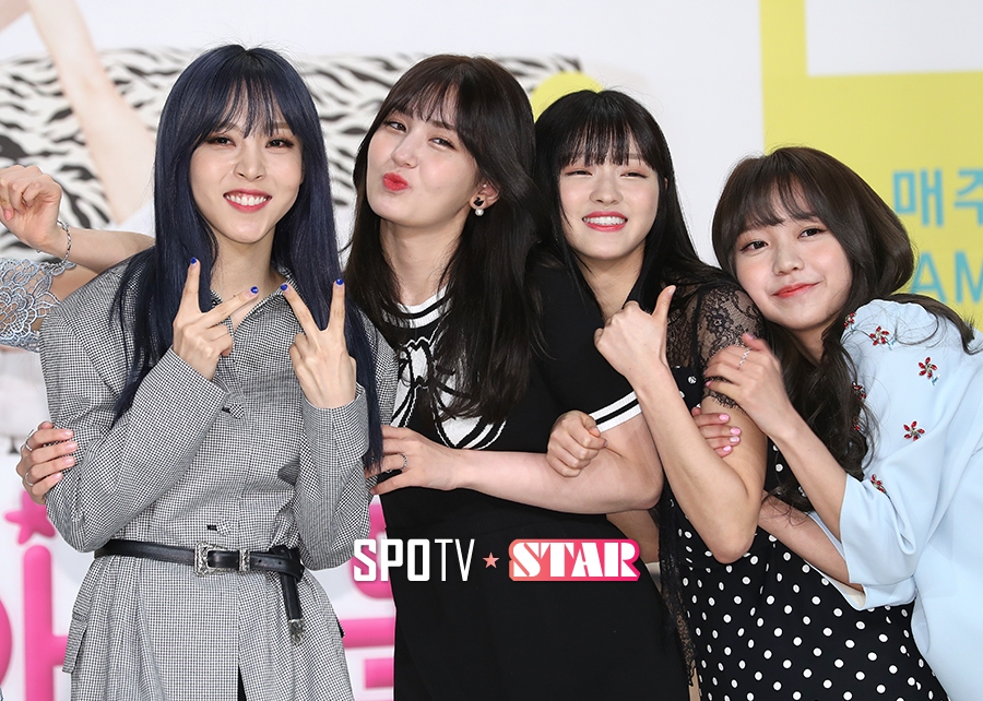 [포토S] 문별-전소미-유아-김소희, '귀엽게 찰싹 달라붙어서'