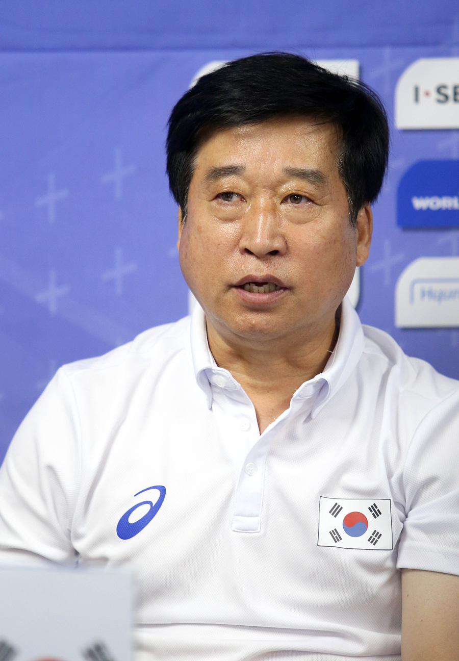 [코트에서] 김호철 감독 "女배구 만큼 男배구도 희망 있다"고 말한 의미는?