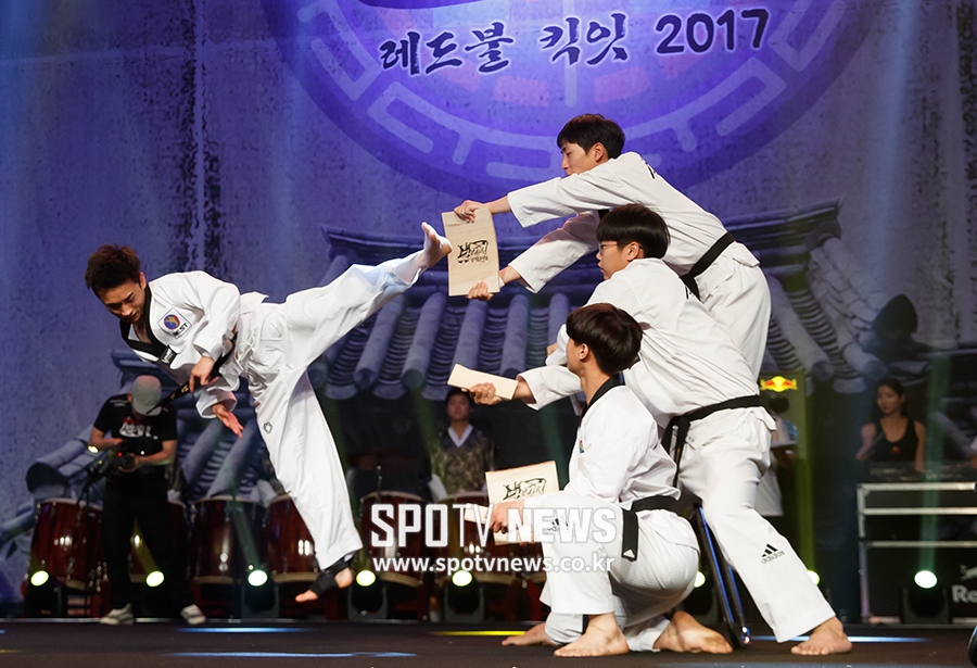 [포토S] 엄세호, 강력한 격파