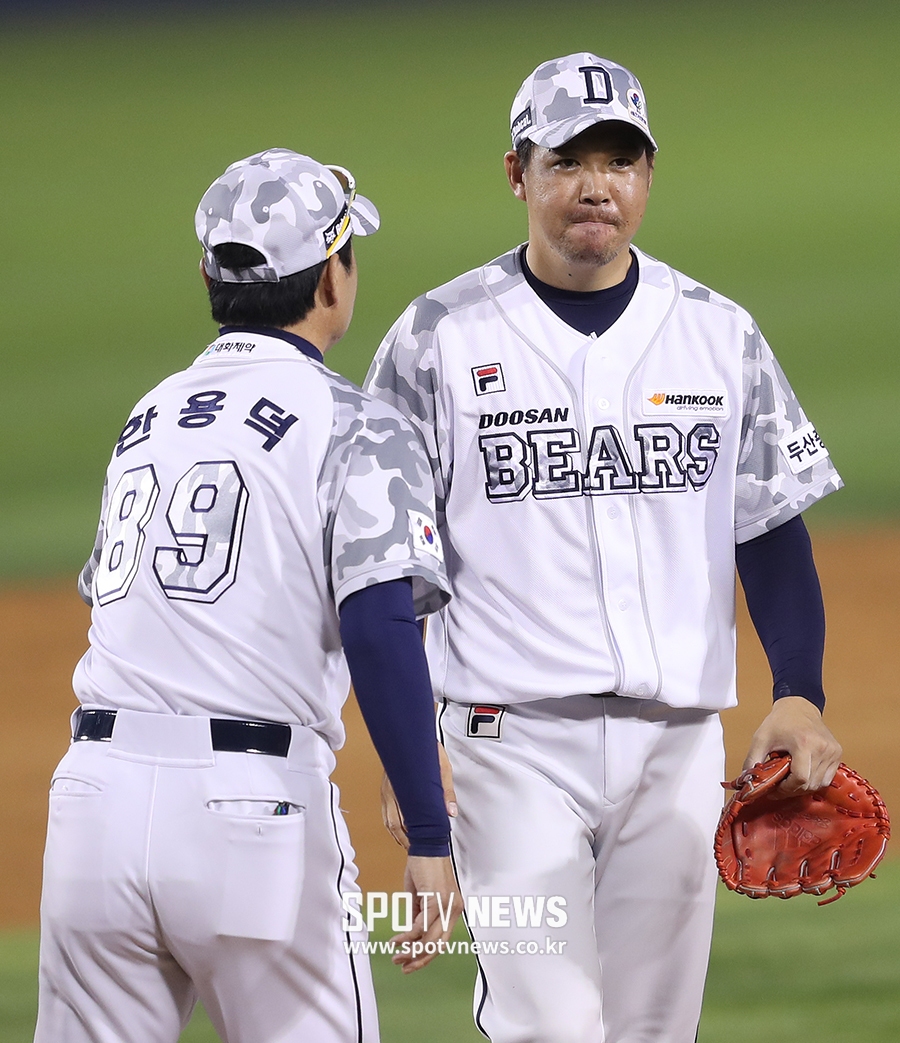 [포토S] 이현승, 씁쓸한 미소