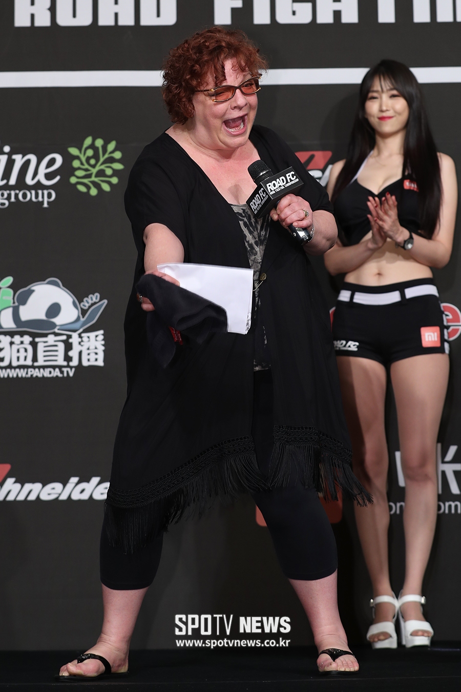 [포토S] ''레전드 링 아나운서' 레니 하트가 로드 FC에!'