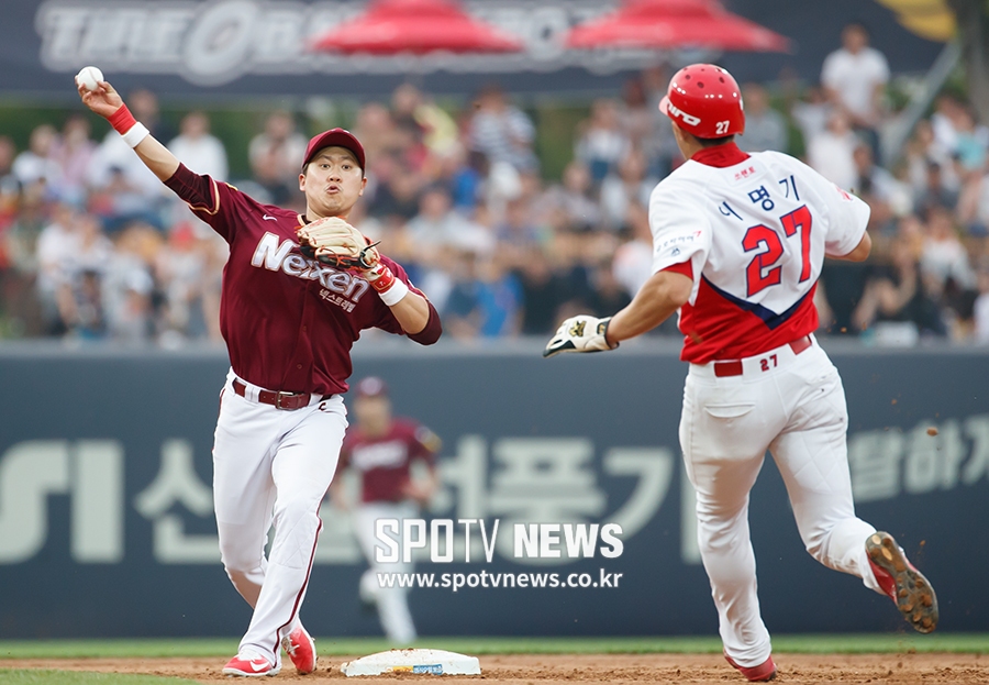 [포토S] 김지수, '병살이야!'