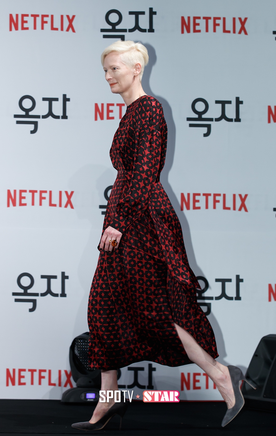 [포토S] 틸다 스윈튼, 여왕의 워킹