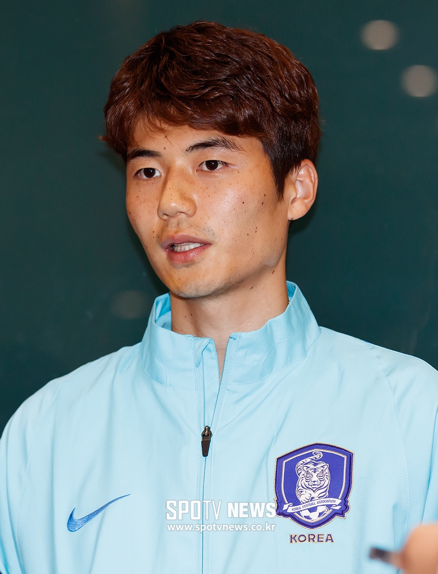 [포토S] 취재진과 인터뷰 하고 있는 기성용