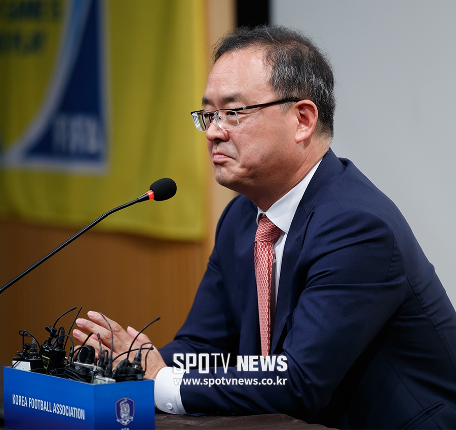 [포토S] 사퇴 발표한 이용수 기술위원장