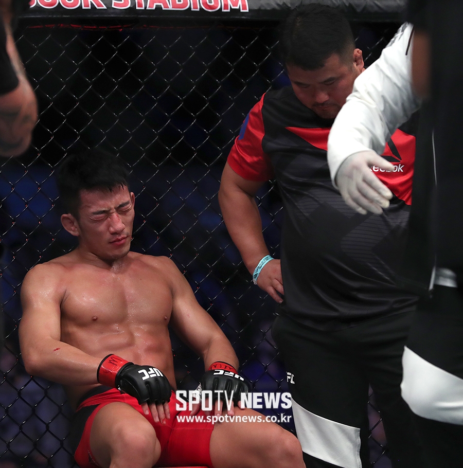 [포토S] KO패에 고개 떨군 곽관호