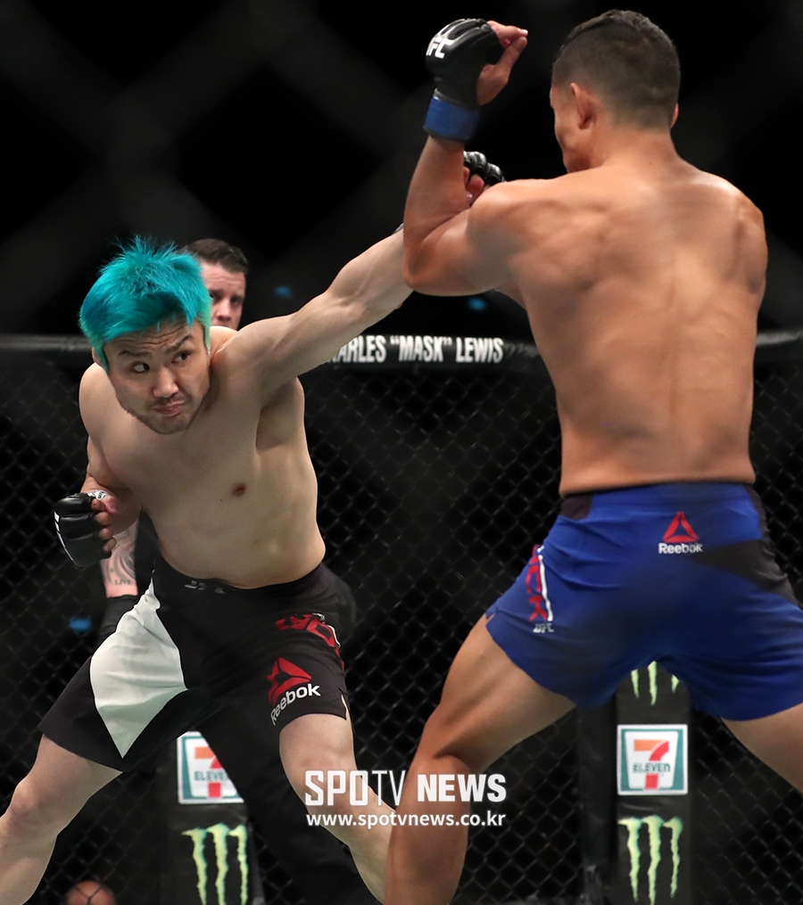 [포토S] 주먹 뻗는 고미 다카노리