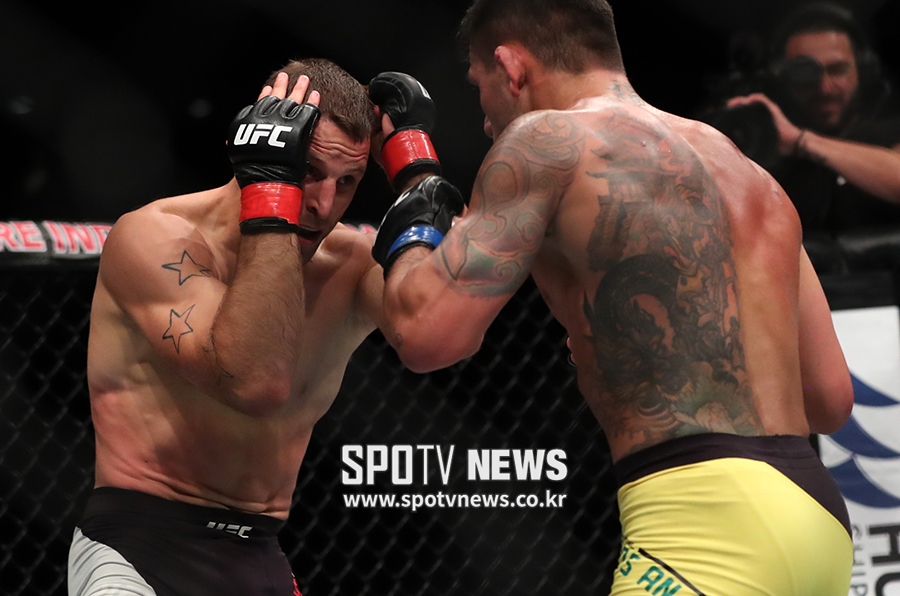 [포토S] 빈틈 살피는 타렉 사피딘(UFC 파이트 나이트 111)