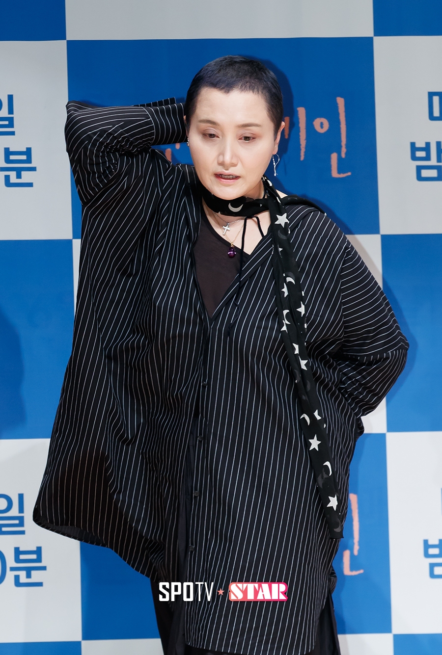 [포토S] 이소라, 어색한 사진 촬영을 마치고