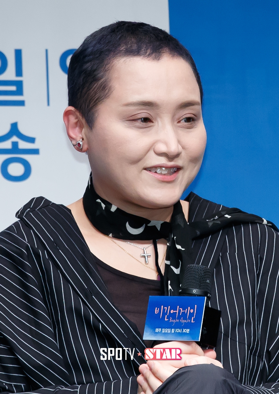 [포토S] 인터뷰 하는 가수 이소라