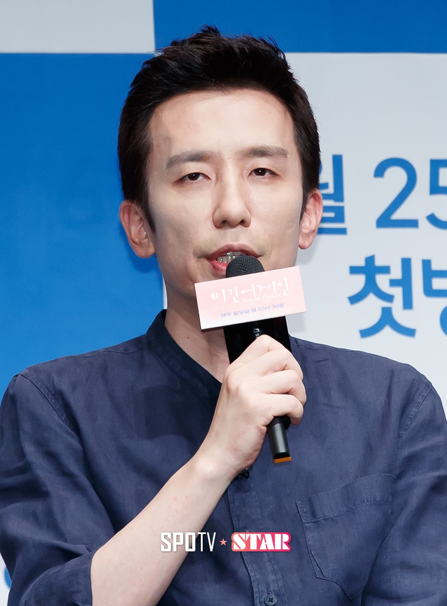 [포토S] 인사하는 가수 유희열