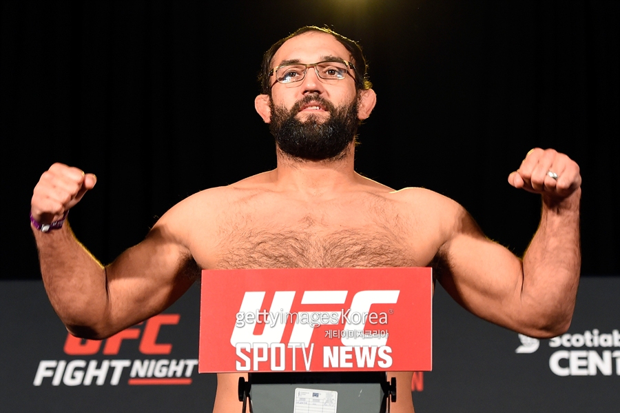[UFC] 키 175cm 조니 헨드릭스의 미들급 걸리버 여행기