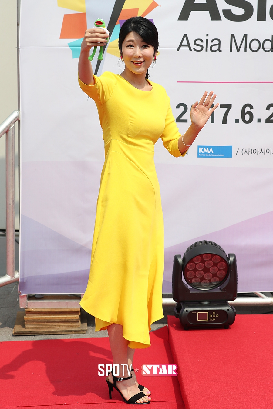 [포토S] 사유리, '샛노란 원피스 입고'