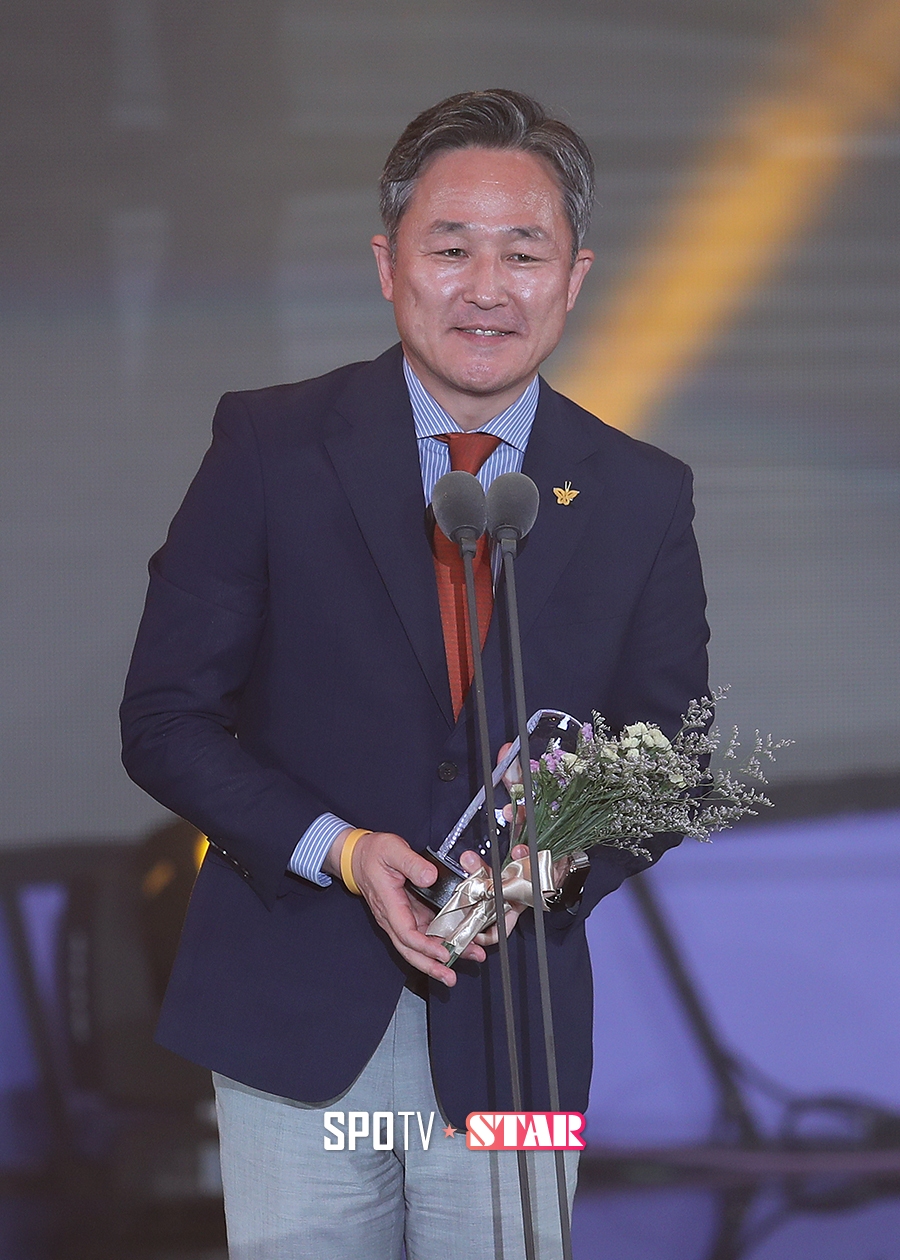 [포토S] 표창원 국회의원, '올해의 댄스머신 상 수상'