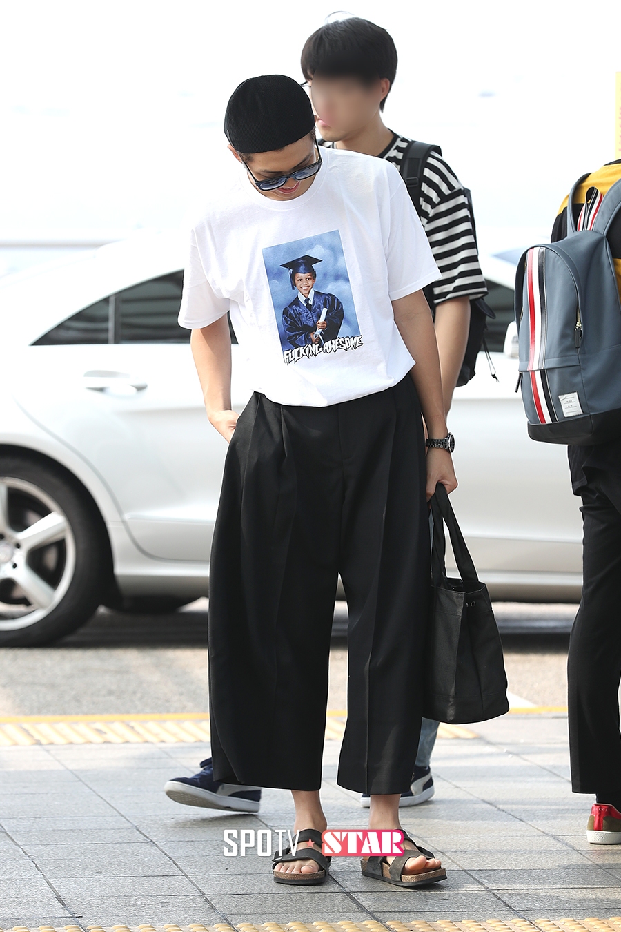 [포토S] 방탄소년단 랩몬스터, 시원해보이는 바지