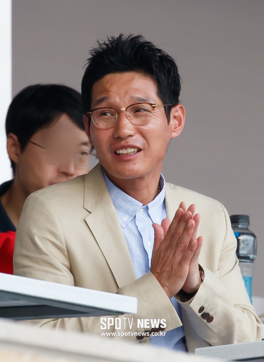 [포토S] 이야기 나누고 있는 SK 염경엽 단장