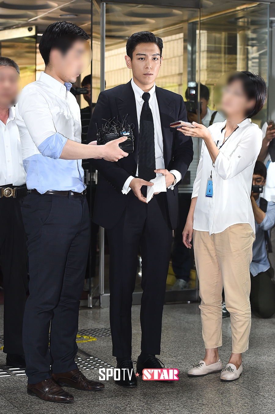 [포토S] 첫 공판 출석 탑, 반성하는 표정