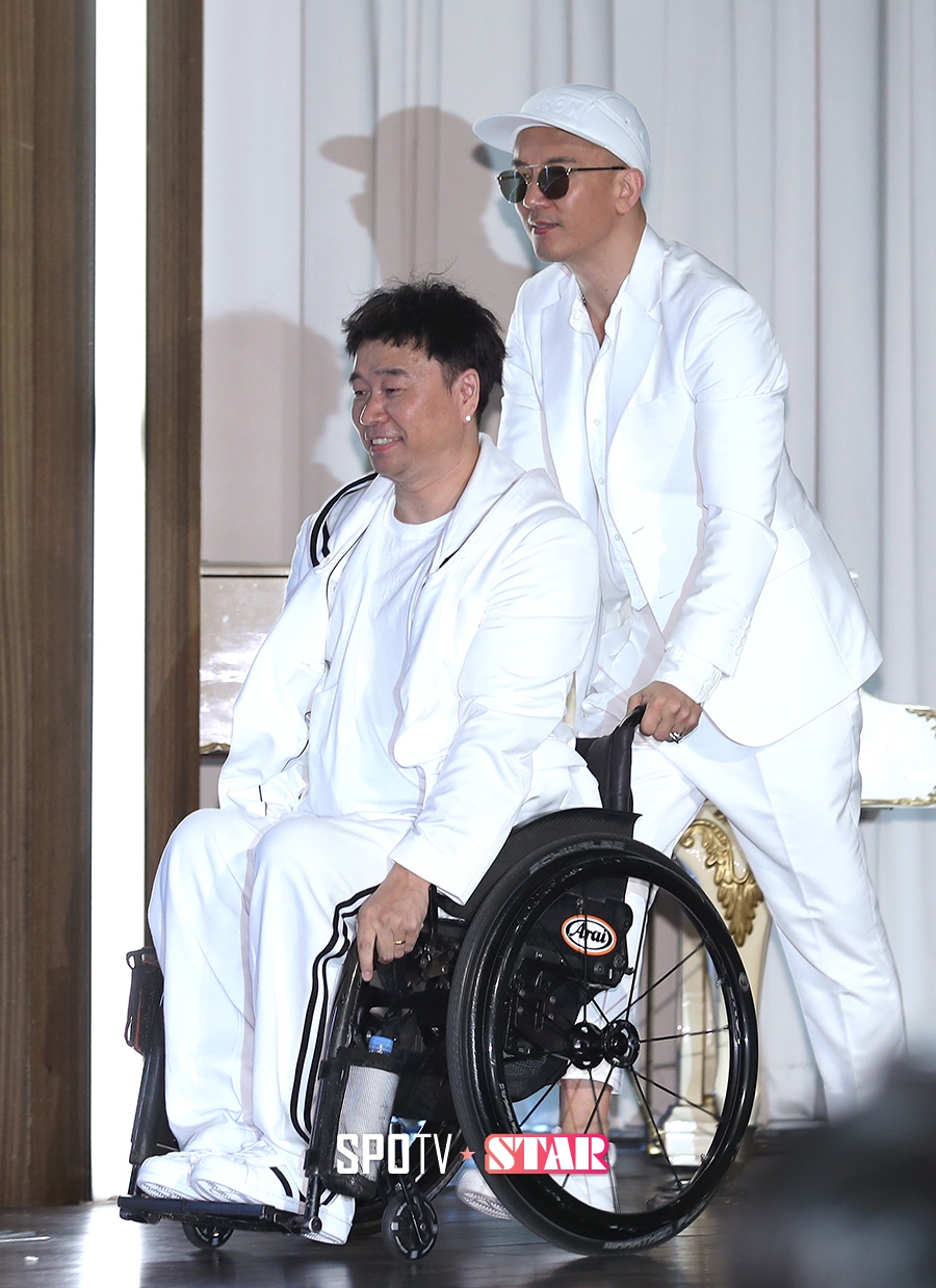 [포토S] 강원래 휠체어 끌어주는 구준엽
