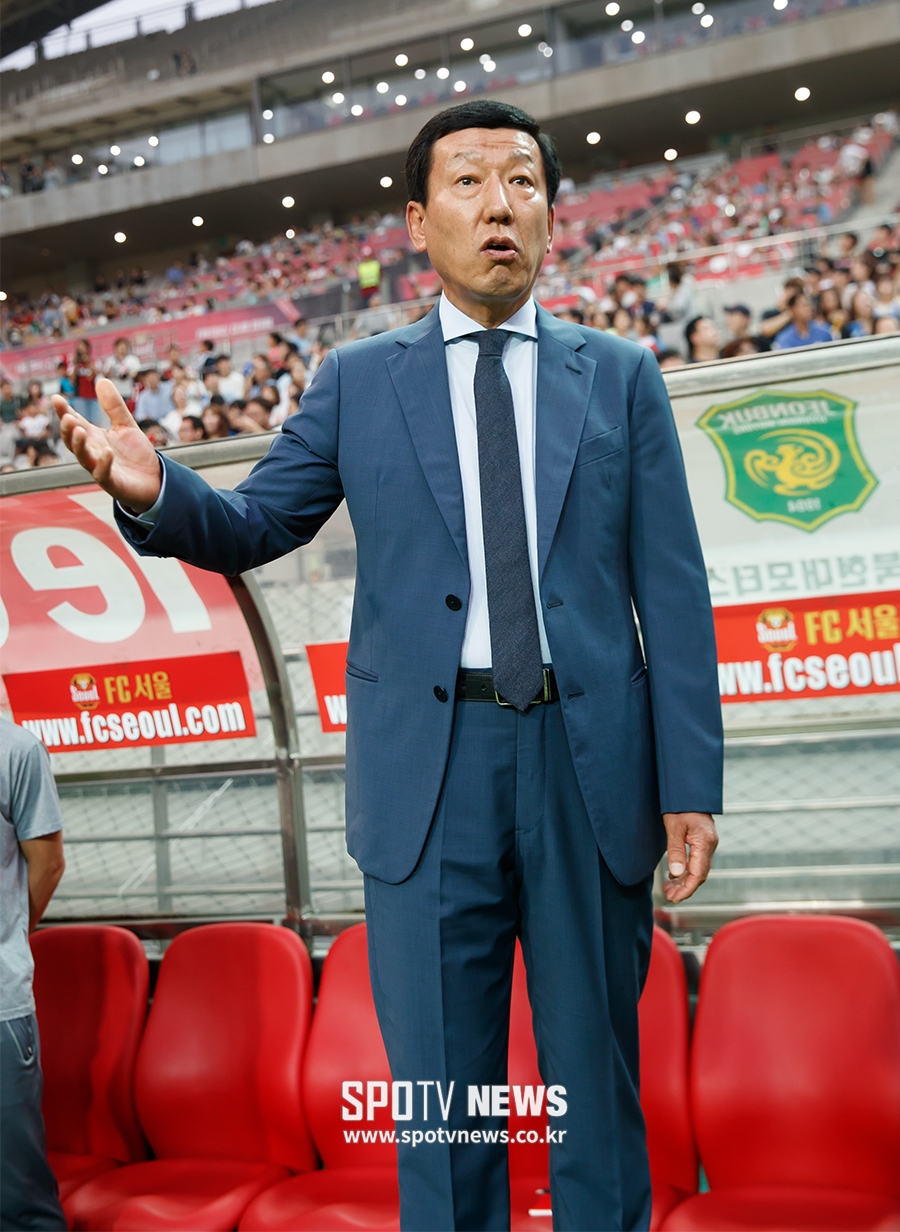 [포토S] 최강희 감독, 심판에게 불만 가득