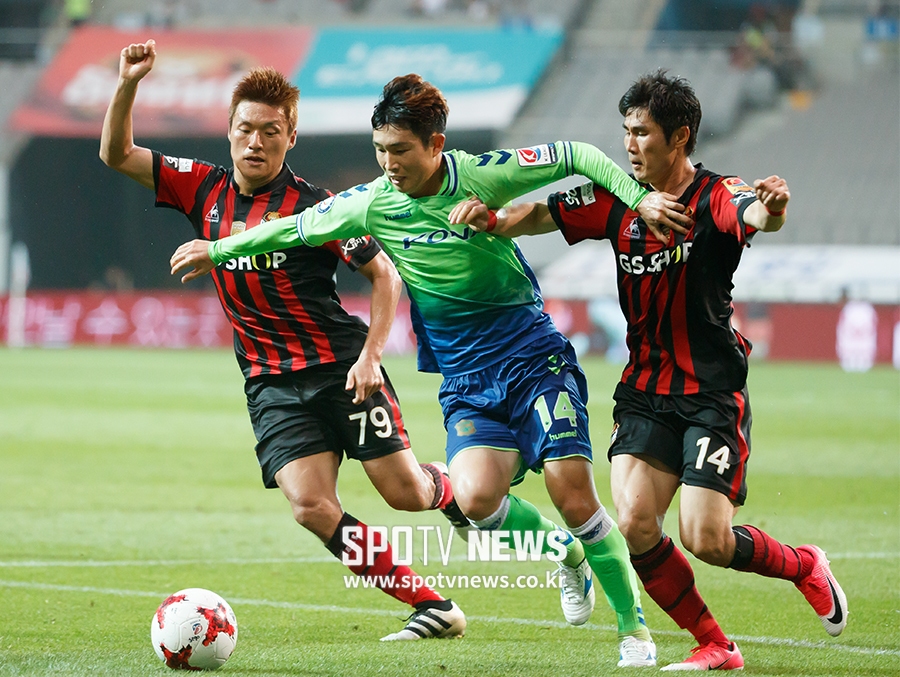 [포토S] 이승기 수비하는 이명주